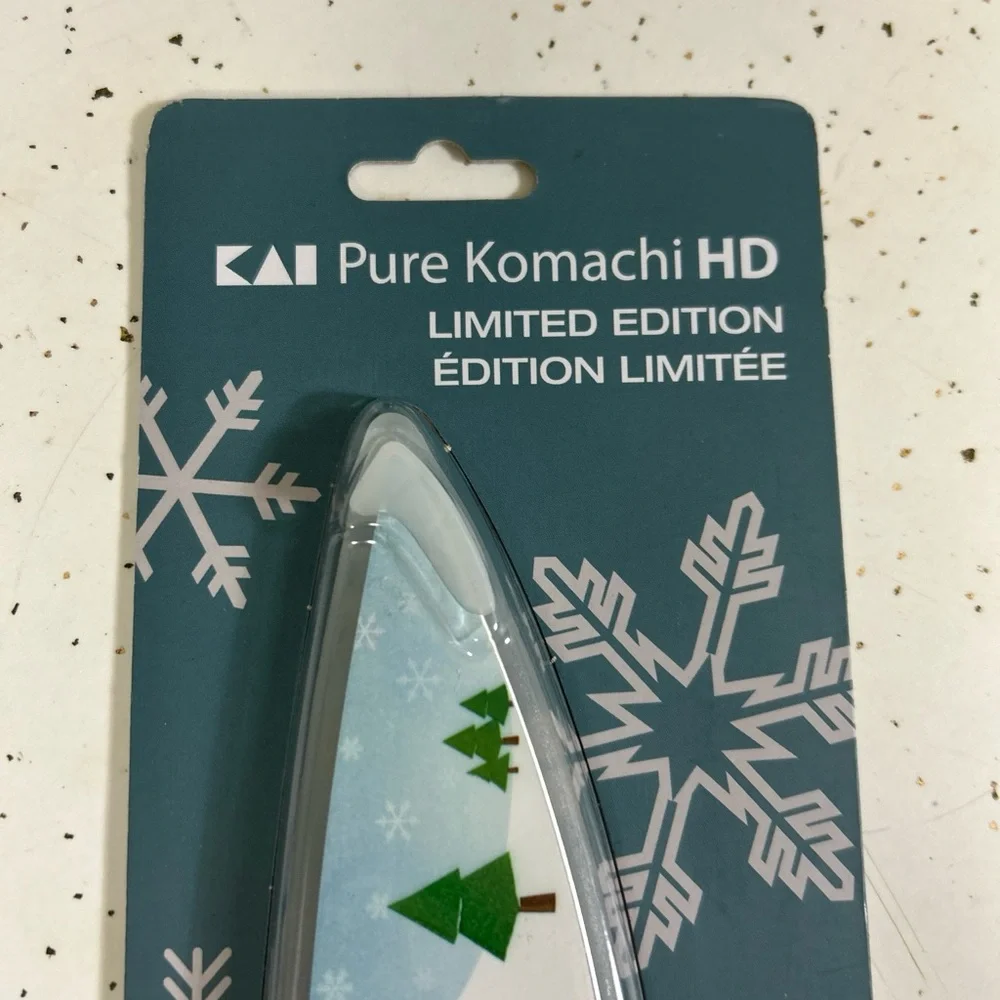 KAI pure komachi chef’s‎ knife 8in Hd limited edition holiday Christmas penguin